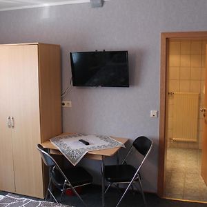 Zimmer mit Kingsize-Bett